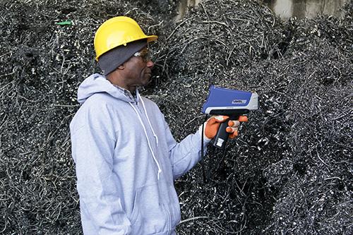 Chemical composition analysis with a handheld XRF device